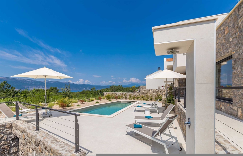 Villa Verena With Heated Pool