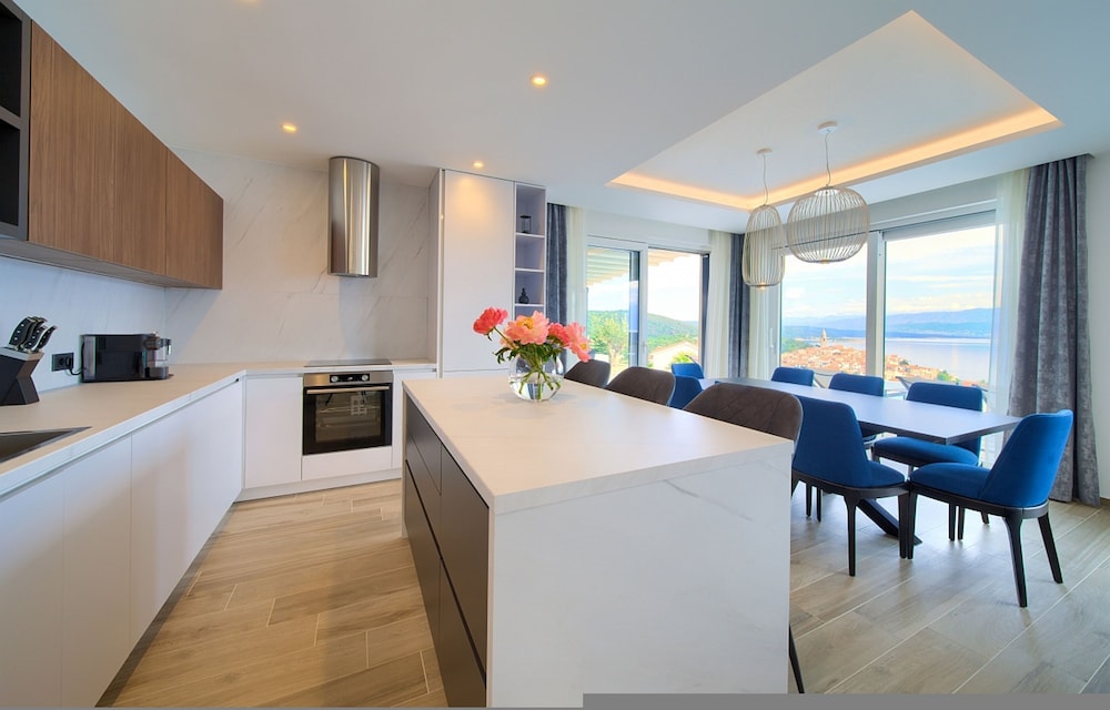 Villa Majestic With Sauna and Beautiful Views