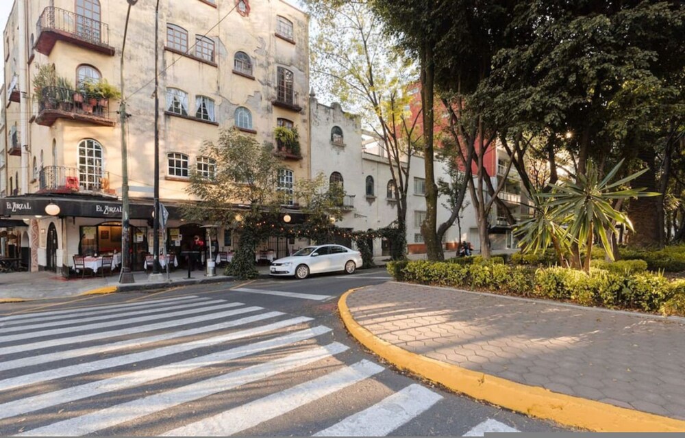 The Taman Loft Chic 2BR 2BA in a Condesa photo 4