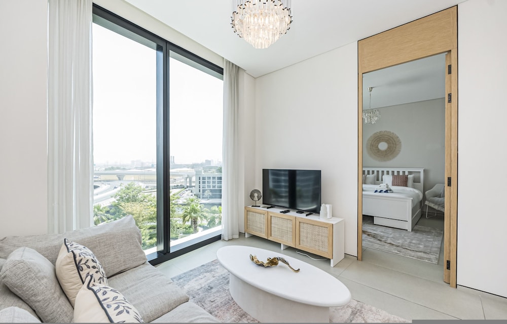 Luxury at JBR Jumeirah Gate Tower 1