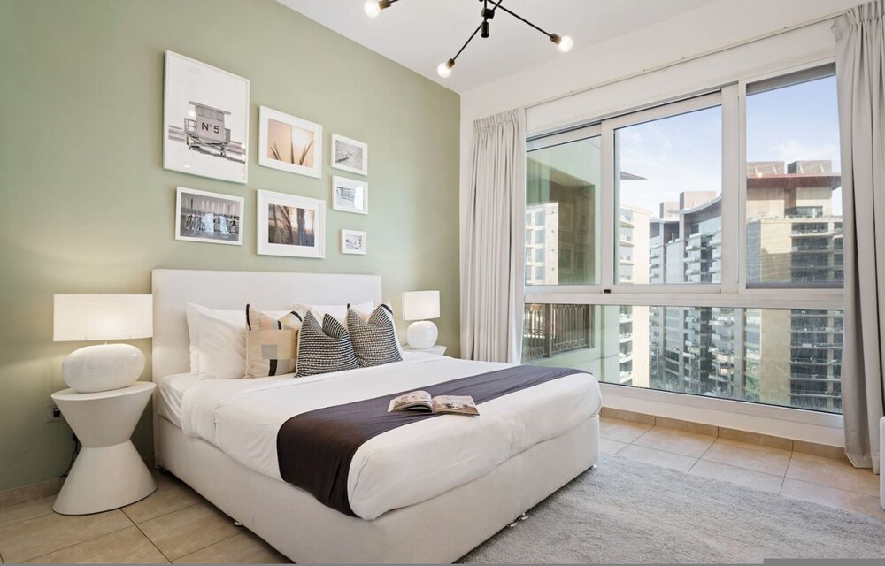 Luxury 2BR Maid Enjoy Stunning Marina View