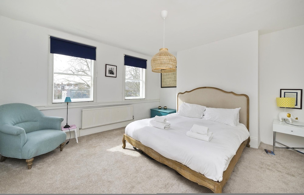 Historic Family Home Near Hampstead Heath by Underthedoormat