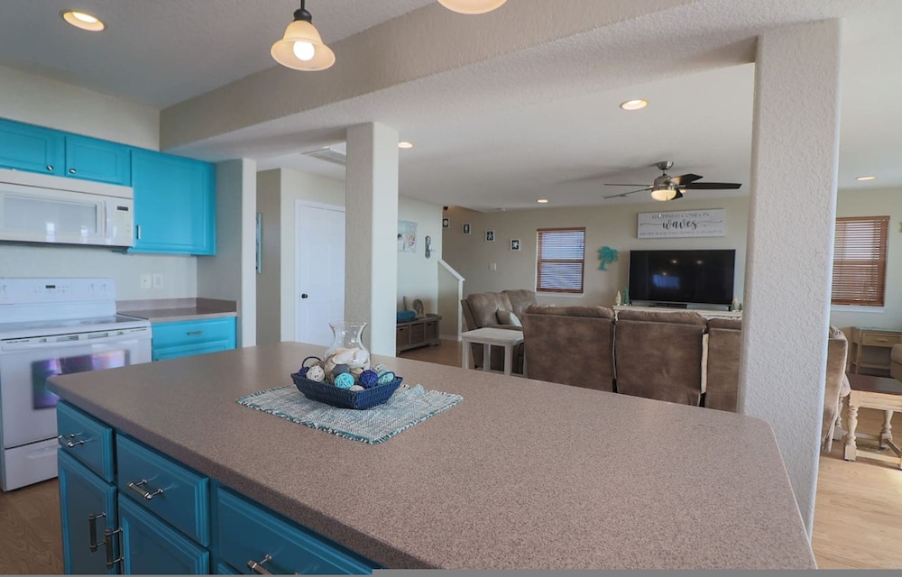 Superb Home With Private Walkover to Beach