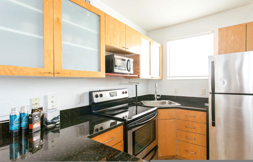 Spacious Apt in the Heart of South Beach