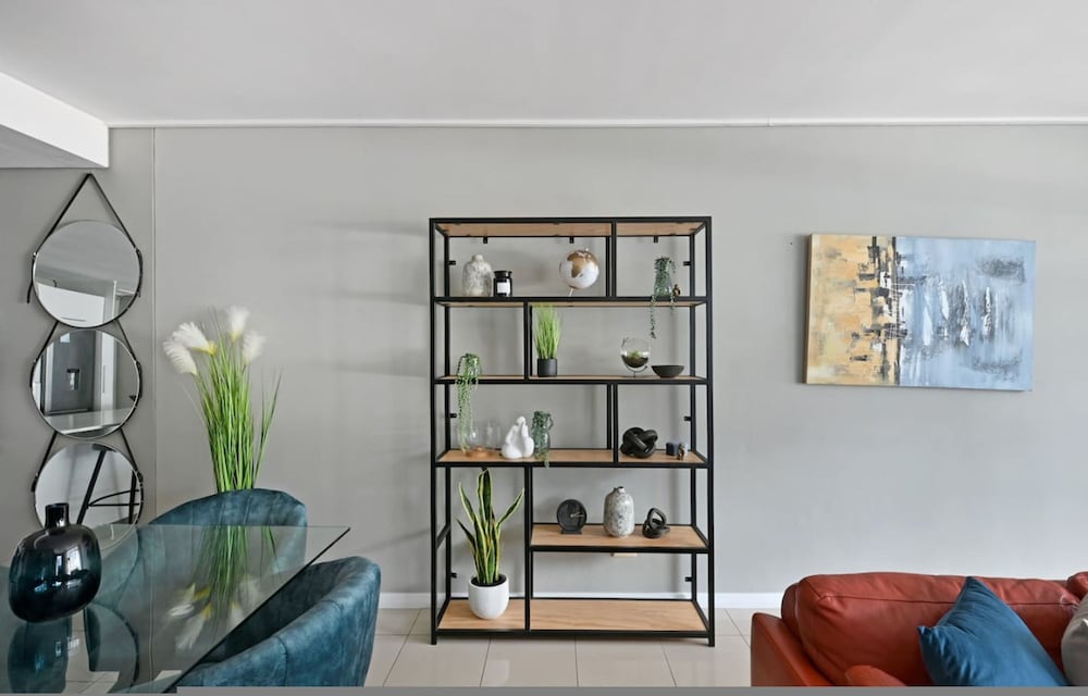 Modern 3-bed Apt Designer Touch Mountain Views