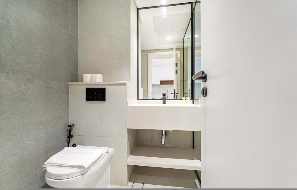 Charming new Studio With Pool and gym in Al Furjan