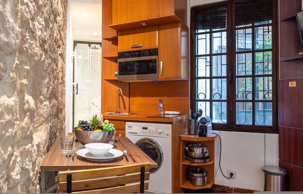 Lavie Maison Marais Studio Gem