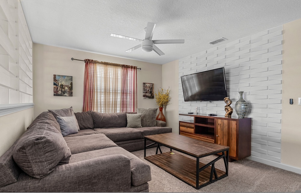 A-vengers 4791 Stunninghouse Lake Disney