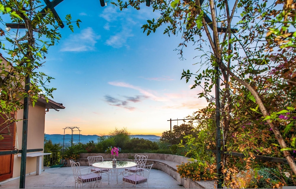La Belle Villa - Family Retreat Magnificent View