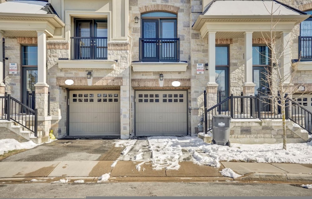 Stylish Mississauga Lower Unit BBQ Yard Paradise