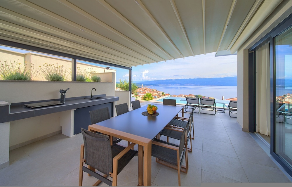 Villa Majestic With Sauna and Beautiful Views
