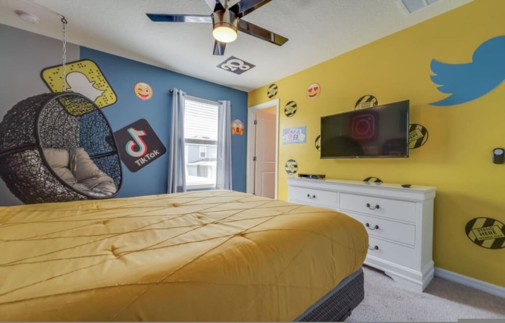 5 Bed Fun Themed Windsor Island Resort Getaway view 2