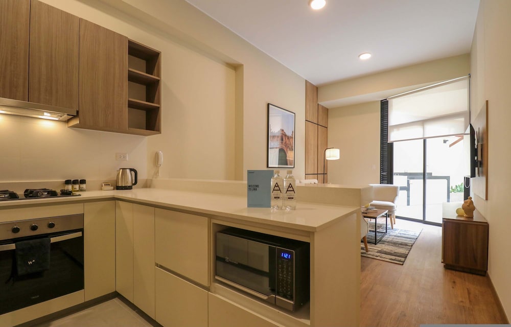 w Beautiful 2BR w Terrace Near Kennedy Park