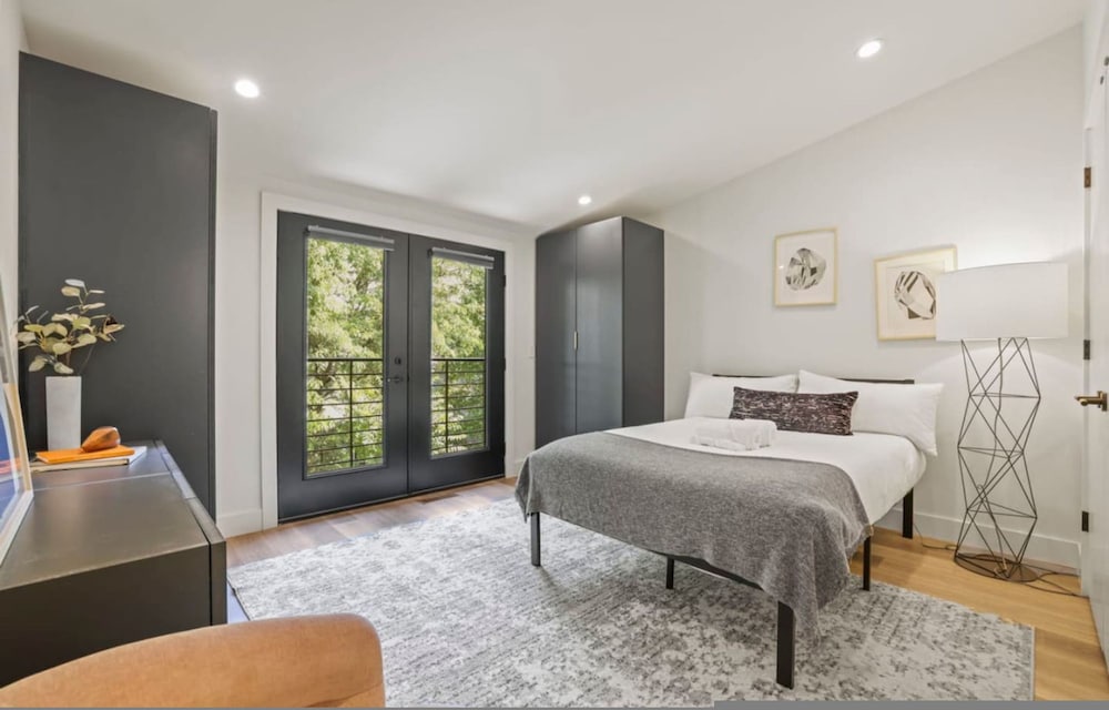 Stylish Getaway -columbus-3 Bedroom Masterpiece