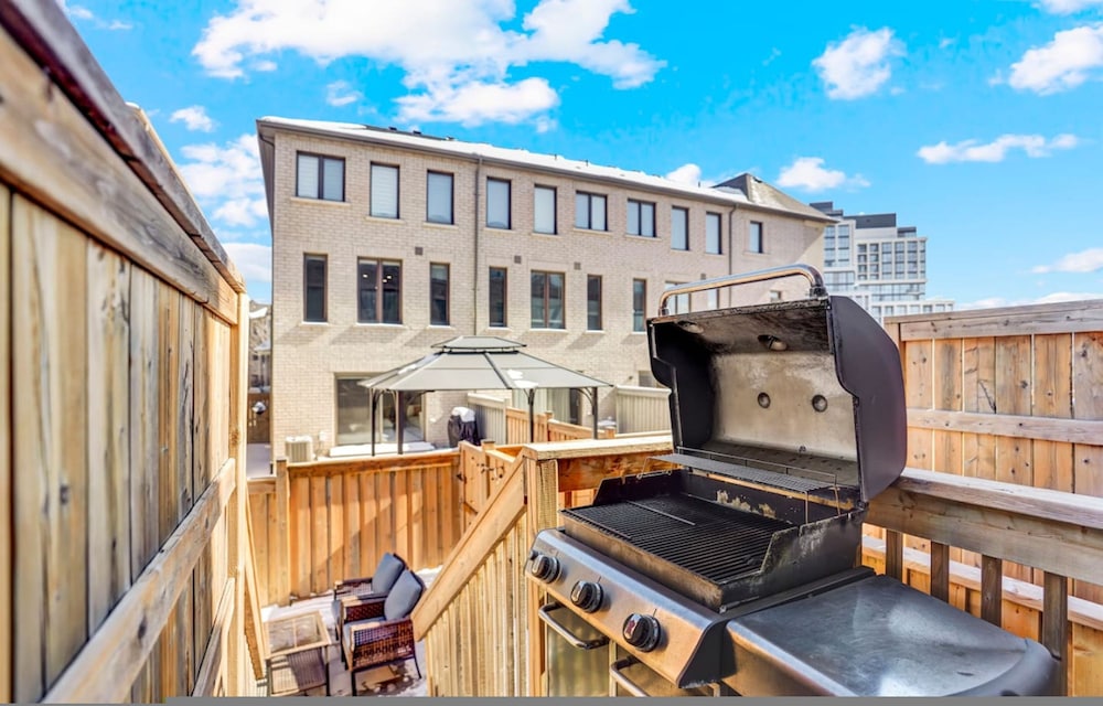 Stylish Mississauga Lower Unit BBQ Yard Paradise