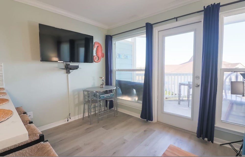 Easy Beach Access Charming Beachside Condo