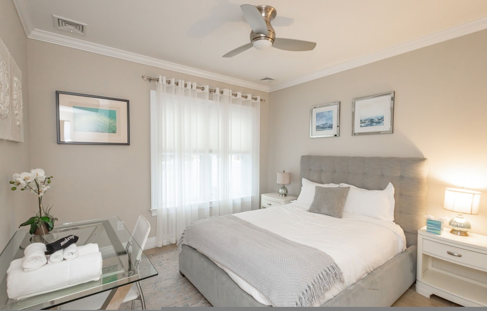 Spacious 6BR Beach Home With Elevator Decks - Ideal for Family Holidays Winter Escapes