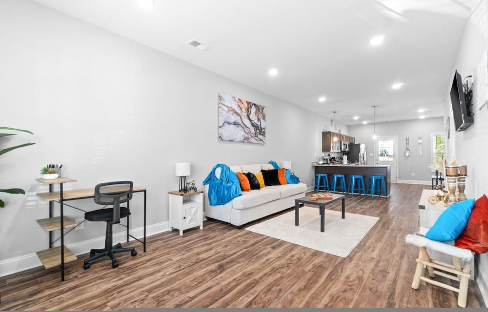 Sapphire Oasis A Luxurious Townhouse Retreat Near Nashville Ft Campbell