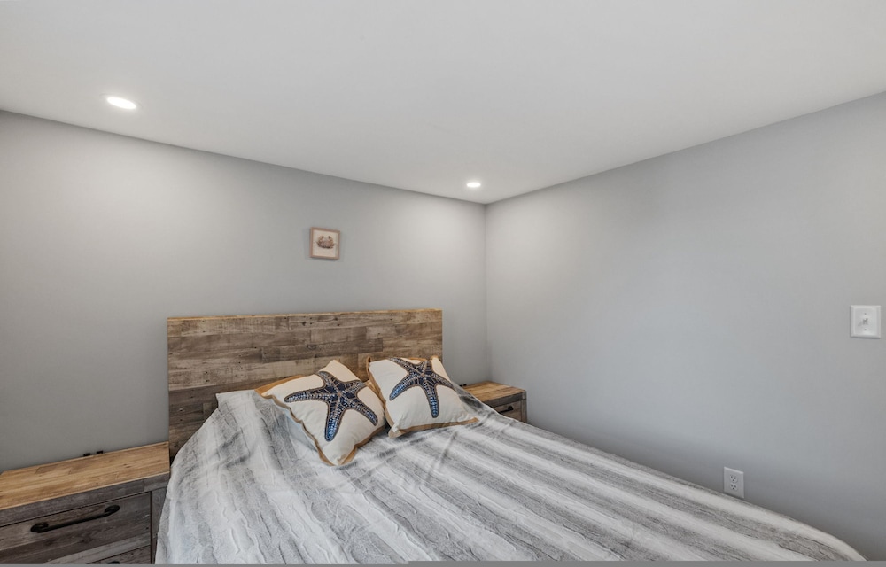 Modern Condo Perfect For Winter Rental