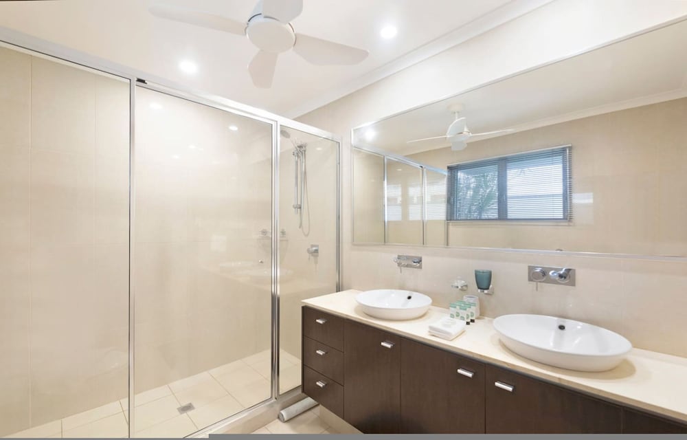 Zen Saltwater Retreat Balcony Pool Seaview