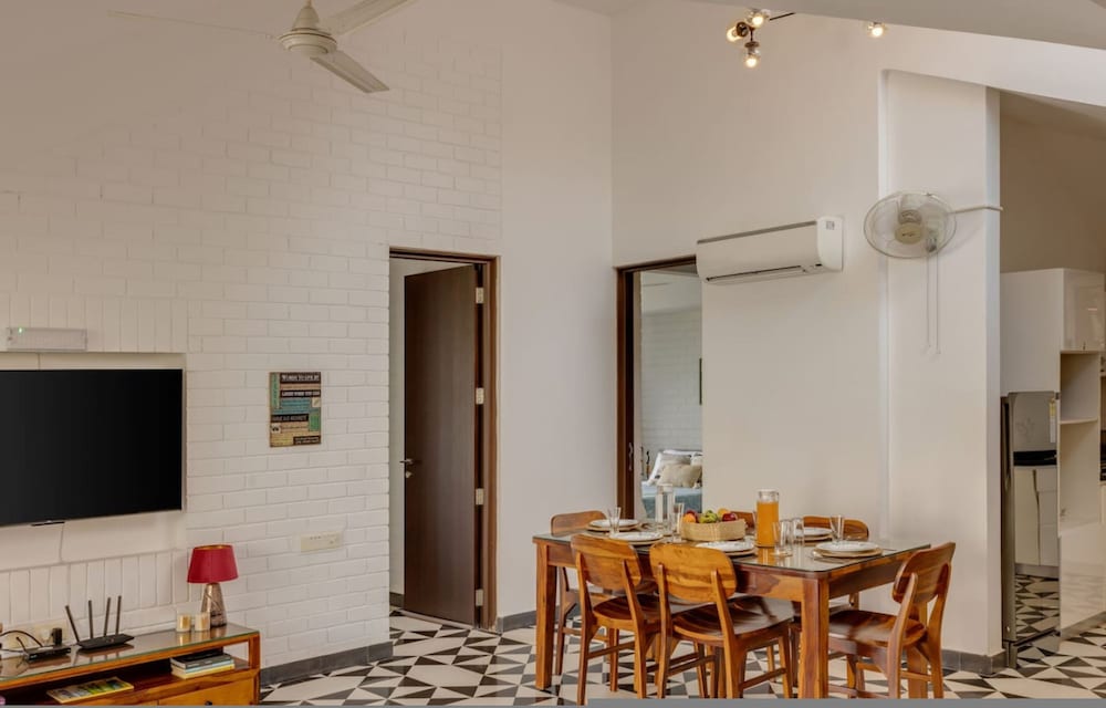 El Arbol by Hireavilla - 2BR w Rooftop Pool Nerul