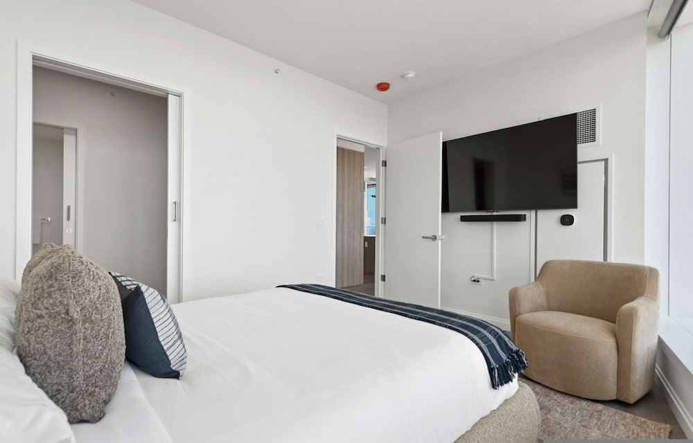 Panoramic Lake Views Premier Amenities for Groups