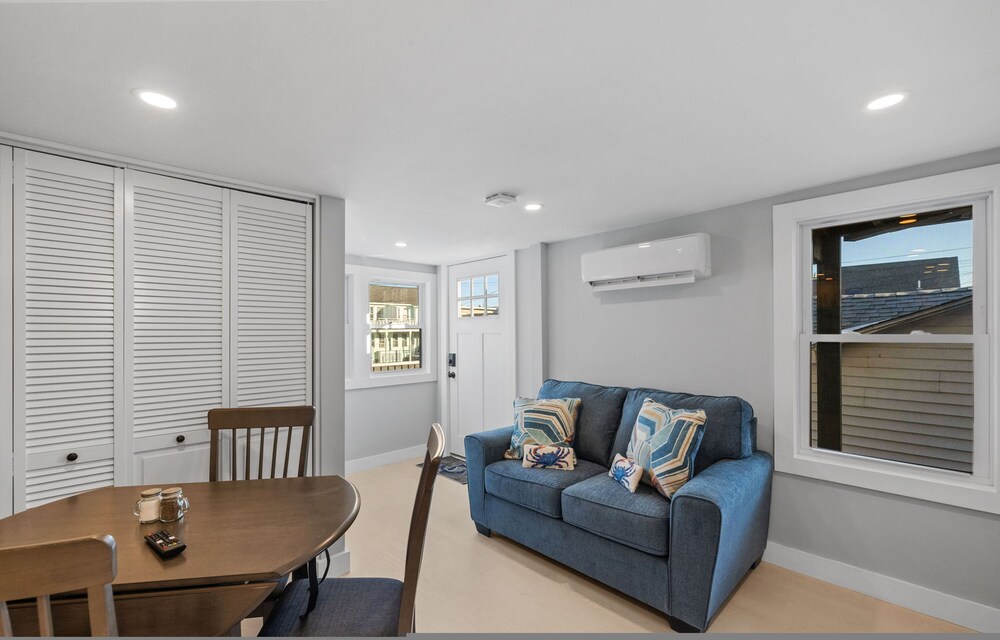 Modern Condo Perfect For Winter Rental