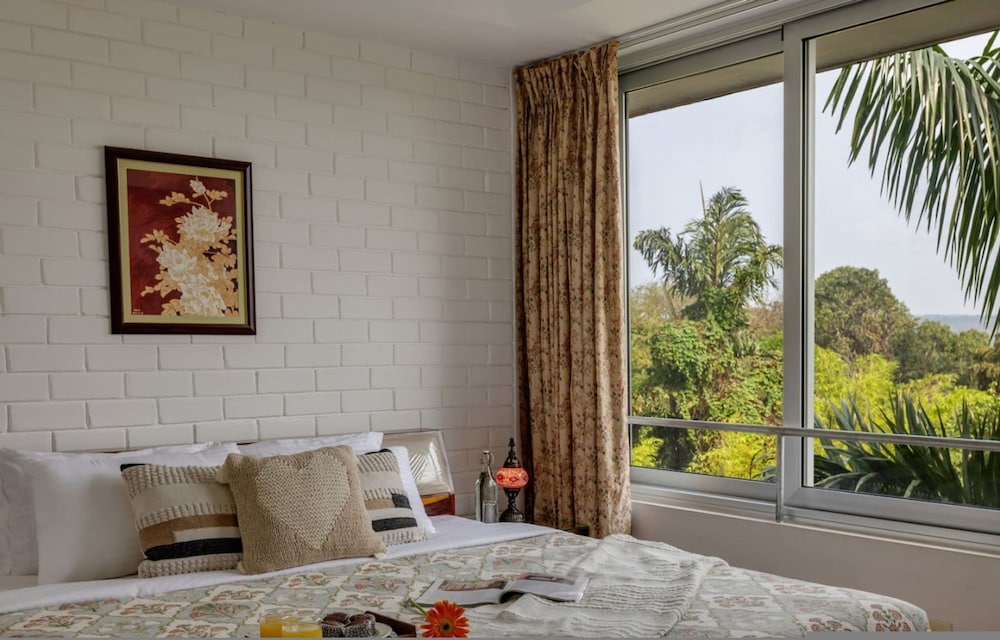 El Arbol by Hireavilla - 2BR w Rooftop Pool Nerul