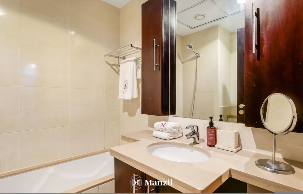 Canal View Studio Near Marina Palm Jumeirah