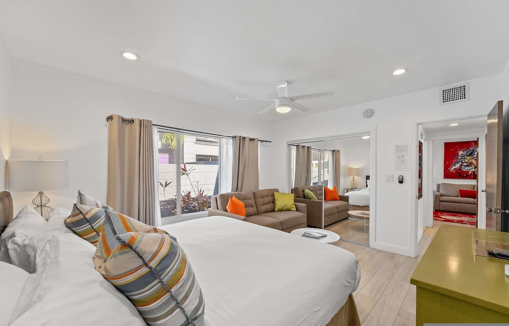 320-1 Las Olas Boulevard