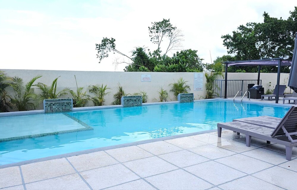 Private Cottage in Drax Hall Manor Pool Gym 24hr Secure