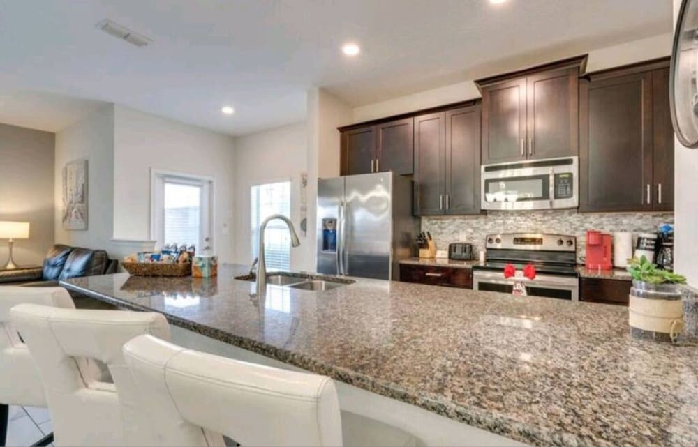 Free Amenities Spacious Home King Beds