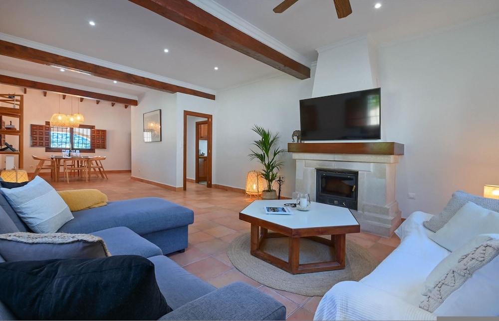 Hibiscus in J vea With 6 Bedrooms and 4 Bathrooms view 5