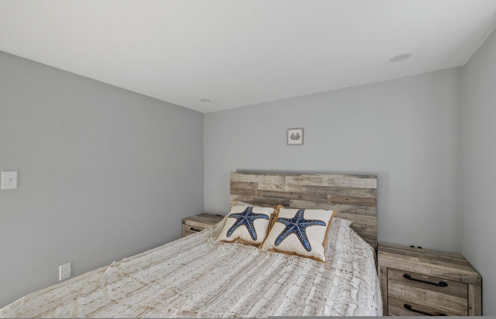 Modern Condo Perfect For Winter Rental