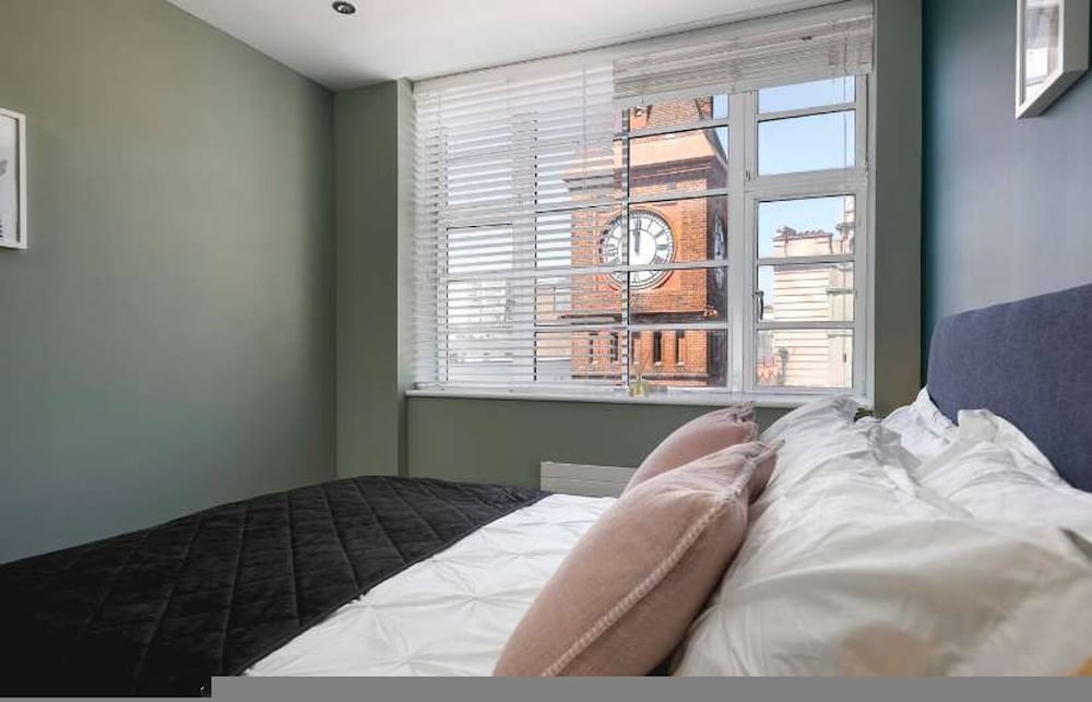 Modern Comfy 1min Walk Away From Royal Pavilion view 5
