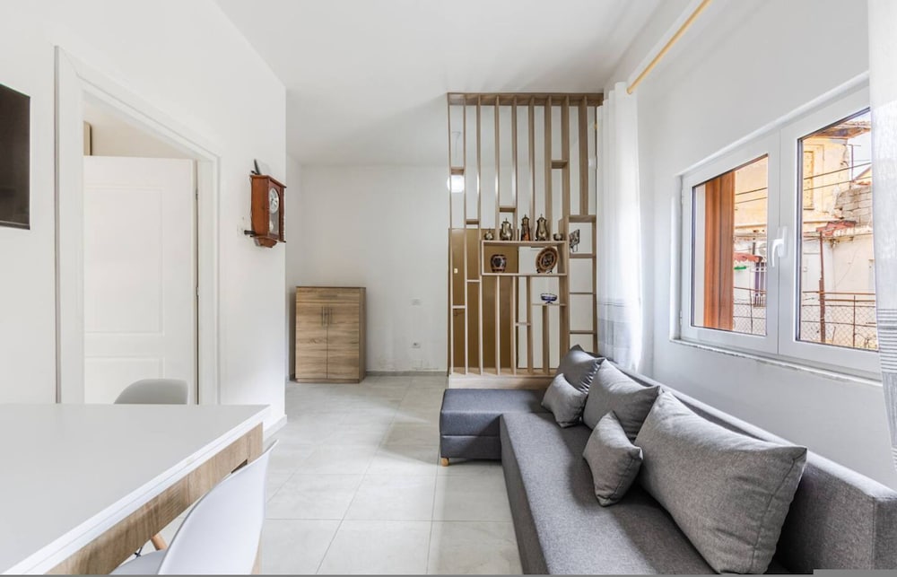 Elegant Apartment Comfort in Shkod r s Heart