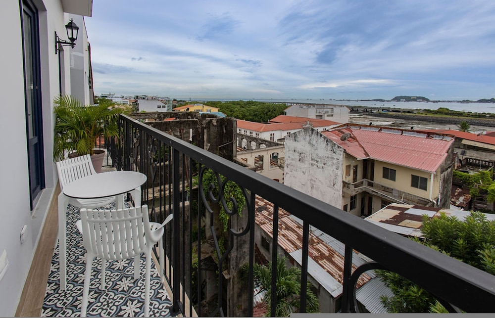 The Acapella Condo by Acomodo