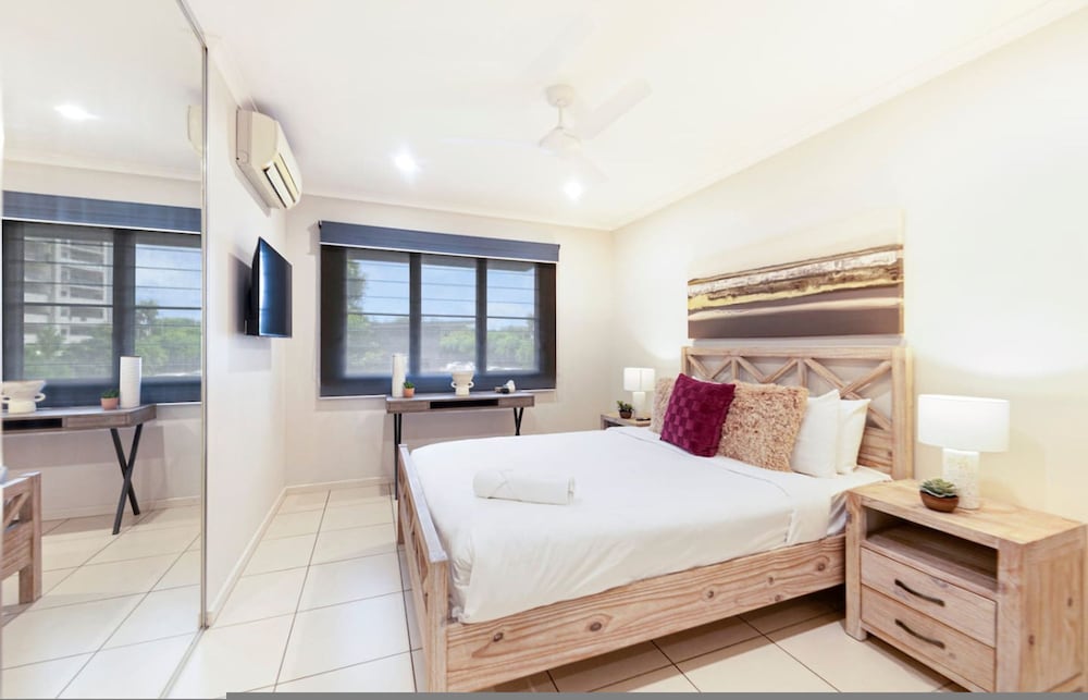 Zen Saltwater Retreat Balcony Pool Seaview