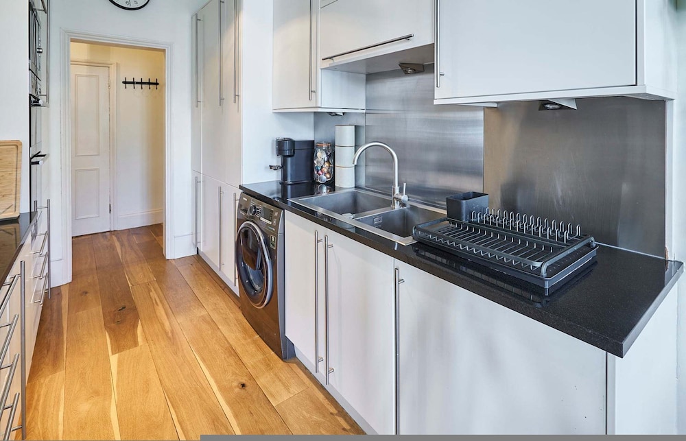 Host Stay Brunswick Place Apartment