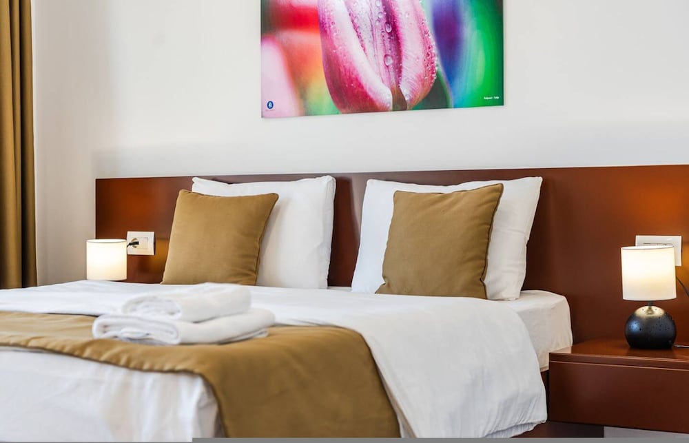 Spacious Apartment by the Beach - Tulipani