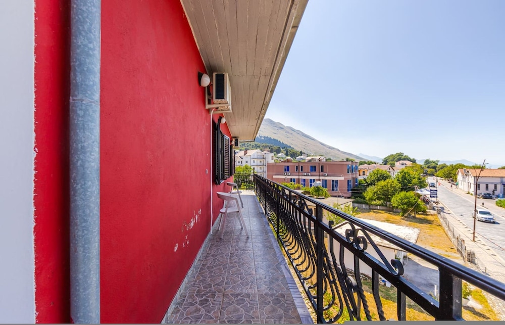 Red House 2 in Shkod r