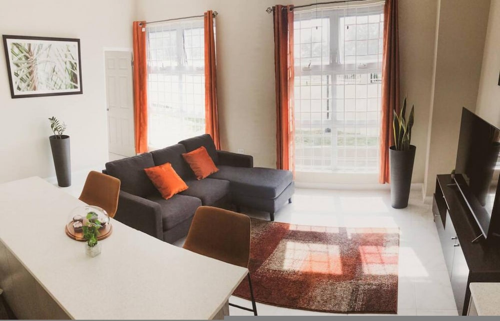 Suite Tangerine Classy Conveniently Located