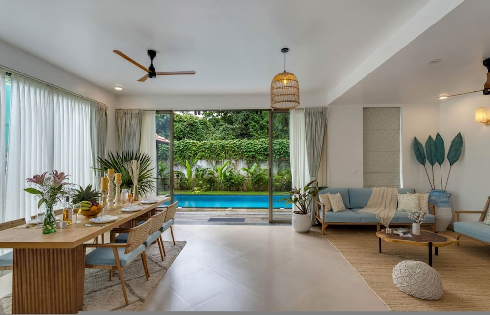 Casa Maxima - 4BR w Private Pool 1km to the Beach