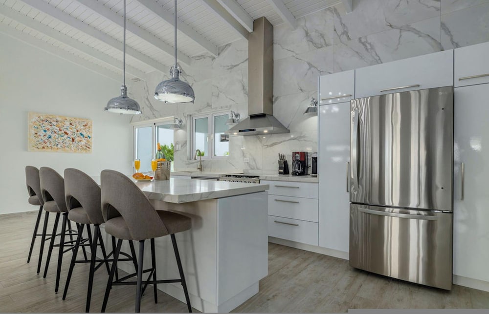 NEW 5BR Villa w Privatepool 3min to Eagle Beach
