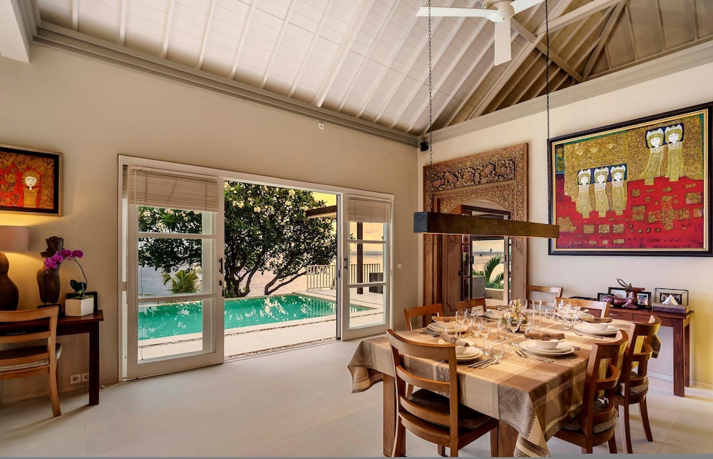 Villa Eden Roc by Alfred in Bali - Luxury Beachfront 3BR Villa With Infinity Pool Amed