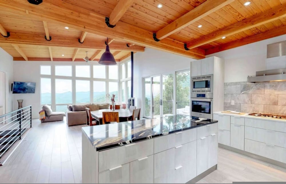 Sky-high Mountain Luxury w Jaw Dropping Views