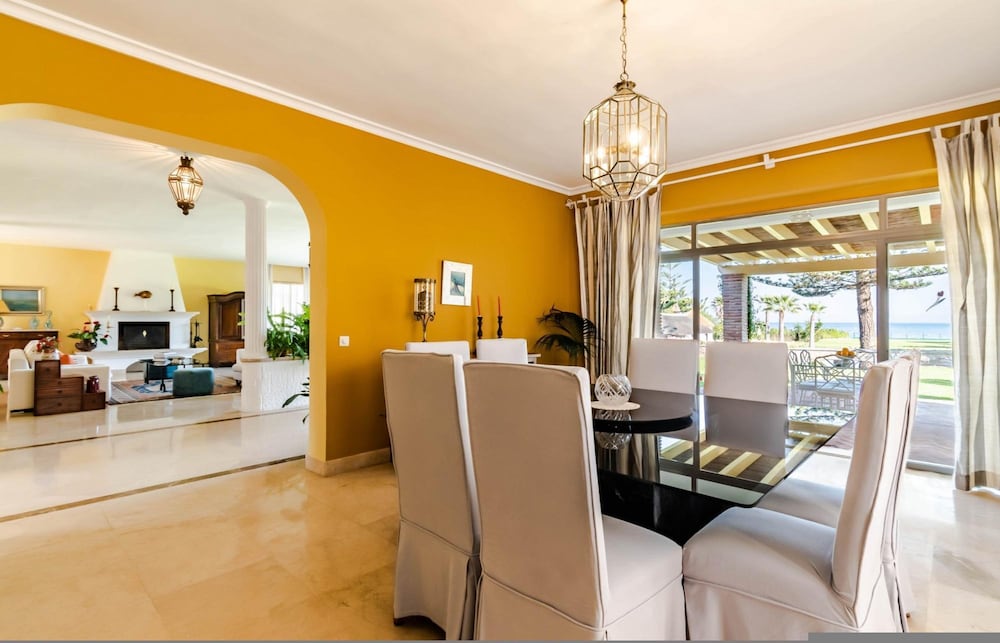 Amazing Beachfront Villa Heated Pool Marbella