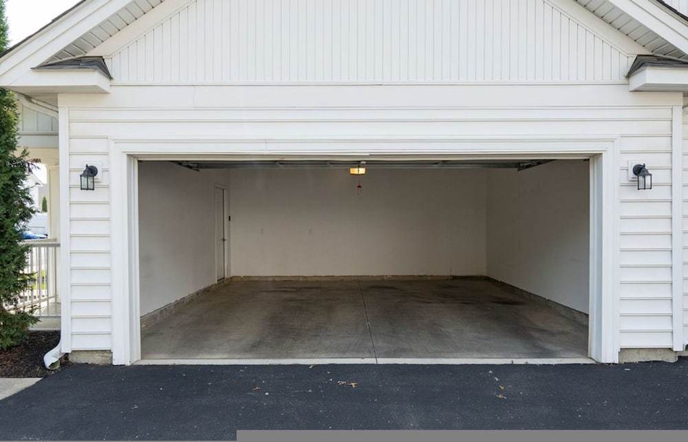 The New Albany Retreat No Steps 2-car Garage