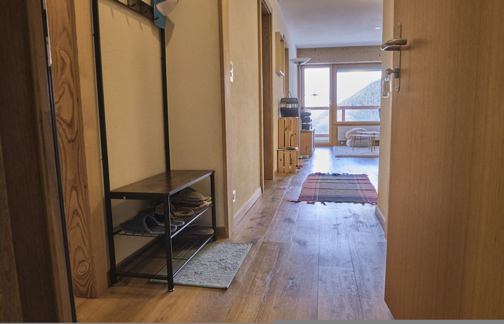 Cosy Apartment in the Centre of Town With Views and Parking