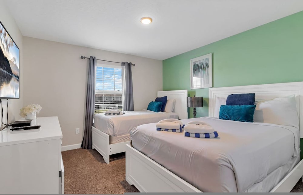 Amazing 4bdr w Pool Near Disney - 4914